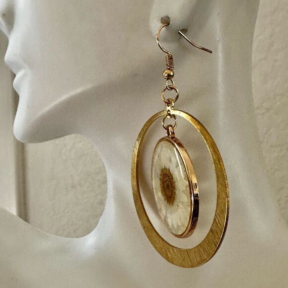 Real Pressed Daisy Resin Earrings in Gold Tone Circles - Picture 8 of 8